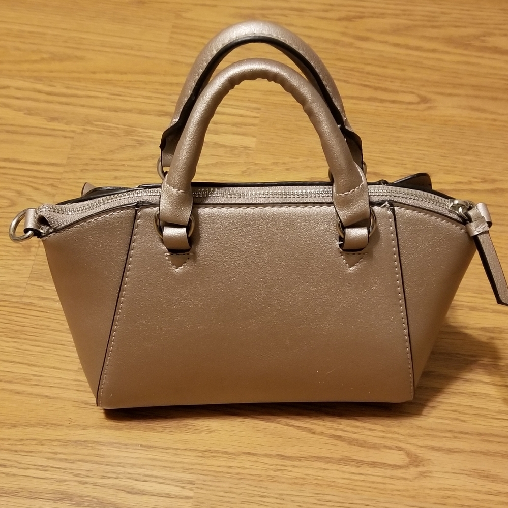 Adorable gold Handbag NWOT